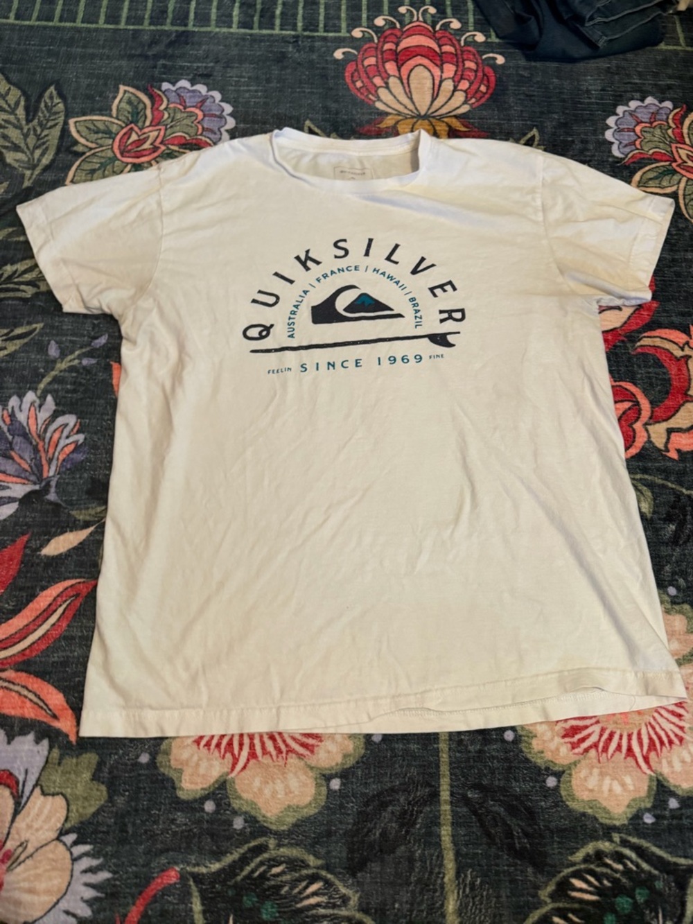 3/$25 🌊 Quiksilver Logo Graphic Tee Men’s Size L White Short Sleeve